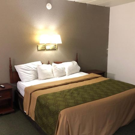 Econo Lodge Wisconsin Rapids Exterior photo