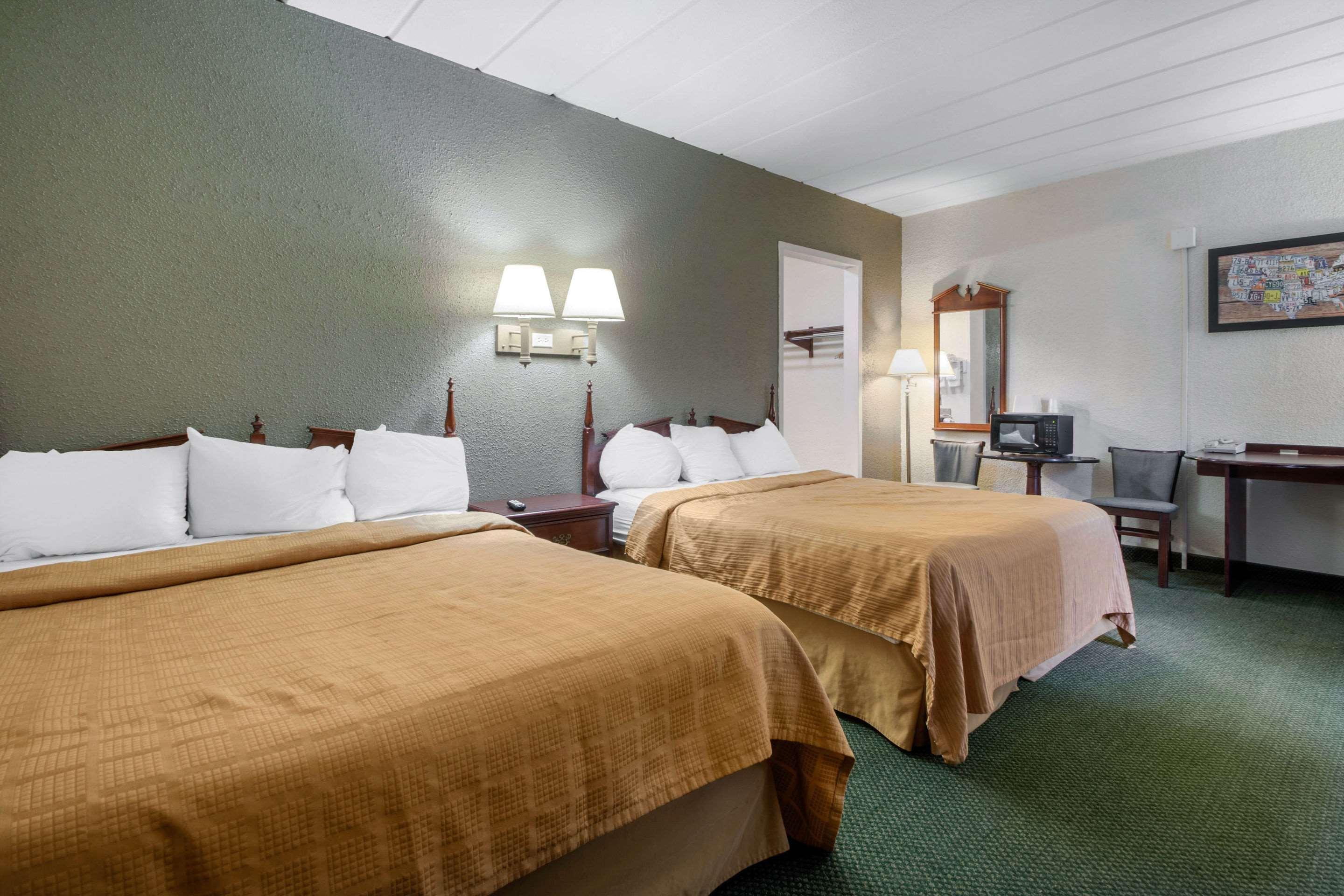 Econo Lodge Wisconsin Rapids Exterior photo